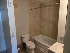 5 Lafayette St, Unit 5a in Rochester, NH - Building Photo - Building Photo