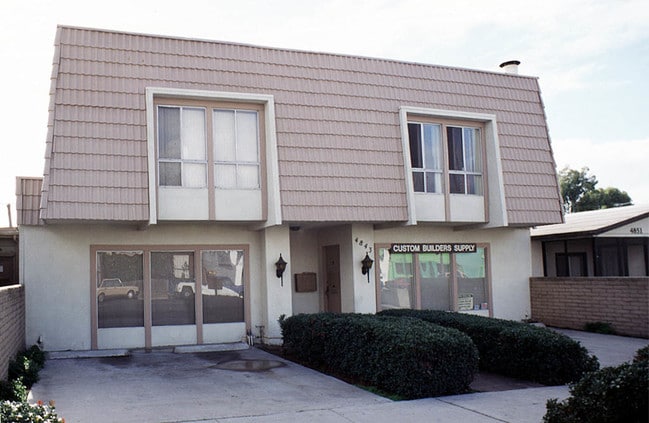 Voltaire Villas in San Diego, CA - Building Photo - Building Photo