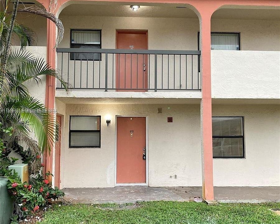 861 NE 209th Terrace in Miami, FL - Building Photo