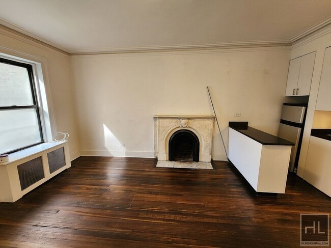 property at 39 E 65th St