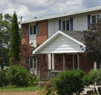 9759 8th St, Unit 9759 B in Oscoda, MI - Foto de edificio