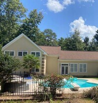 150 Farr Lake Dr, Unit Furnished in Tyrone, GA - Building Photo