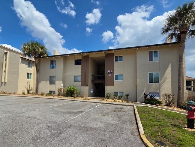 584 Orange Dr, Unit 107 in Altamonte Springs, FL - Building Photo - Building Photo