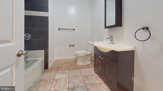 1302 W Cumberland St, Unit 1B in Philadelphia, PA - Building Photo - Building Photo