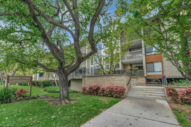 49 Showers Dr in Mountain View, CA - Foto de edificio - Building Photo
