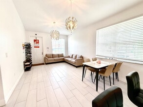 18702 SW 27th St in Miramar, FL - Building Photo - Building Photo