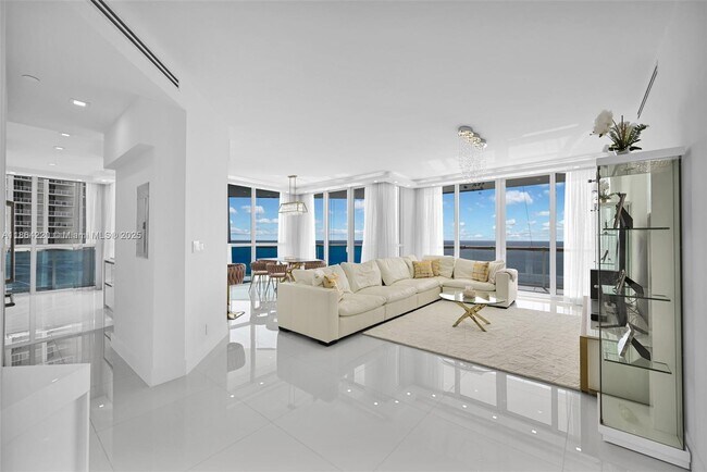 16485 Collins Ave in Sunny Isles Beach, FL - Building Photo - Building Photo