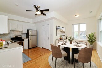 1304 N Claremont Ave in Chicago, IL - Building Photo - Building Photo