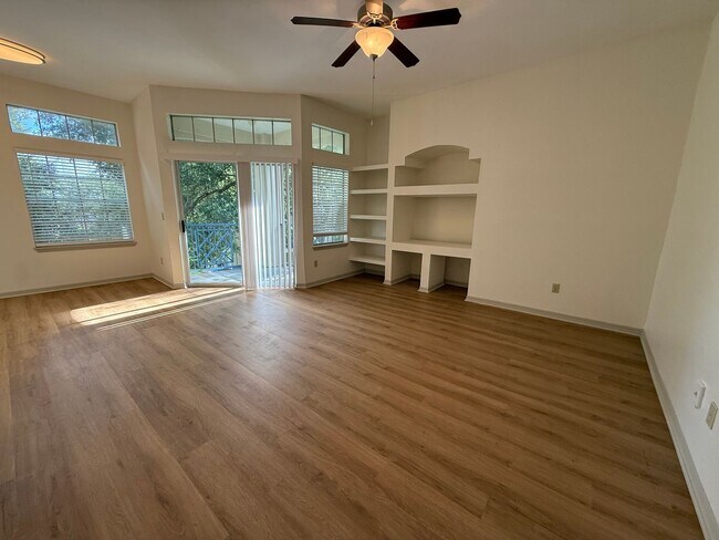 7380 Westpointe Blvd in Orlando, FL - Building Photo - Building Photo