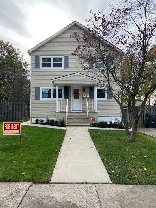 69 S Harrison Ave, Unit A in Iselin, NJ - Foto de edificio
