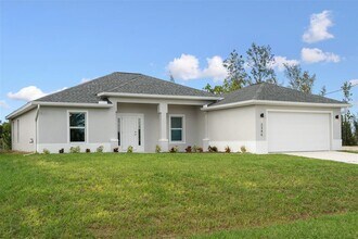 3346 NE 21st Pl in Cape Coral, FL - Building Photo - Building Photo