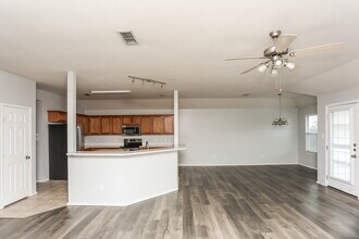 433 Heritage Dr in Crowley, TX - Foto de edificio - Building Photo