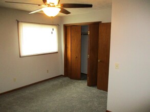 1709 Rockingham Dr, Unit A in Normal, IL - Foto de edificio - Building Photo