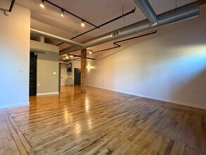 148 S River Ave, Unit 103 in Holland, MI - Foto de edificio - Building Photo