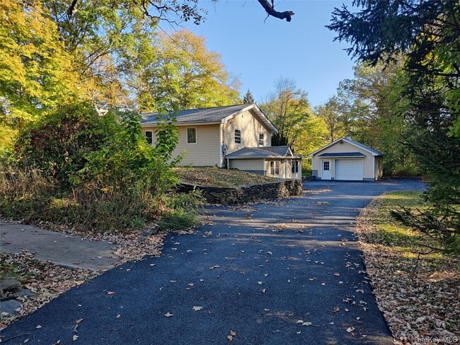 102 Old Hopewell Rd in Wappingers Falls, NY - Building Photo - Building Photo