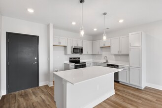 Windsor Hills in Omaha, NE - Building Photo - Building Photo
