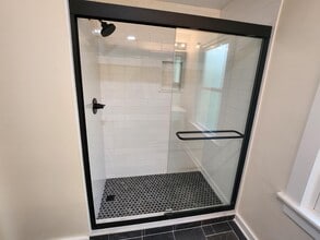 142 Carlton Rd, Unit B in Charlottesville, VA - Foto de edificio - Building Photo