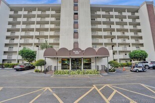 5860 NW 44th St in Lauderhill, FL - Building Photo