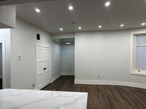 52 Charlton Ave W in Hamilton, ON - Building Photo - Building Photo