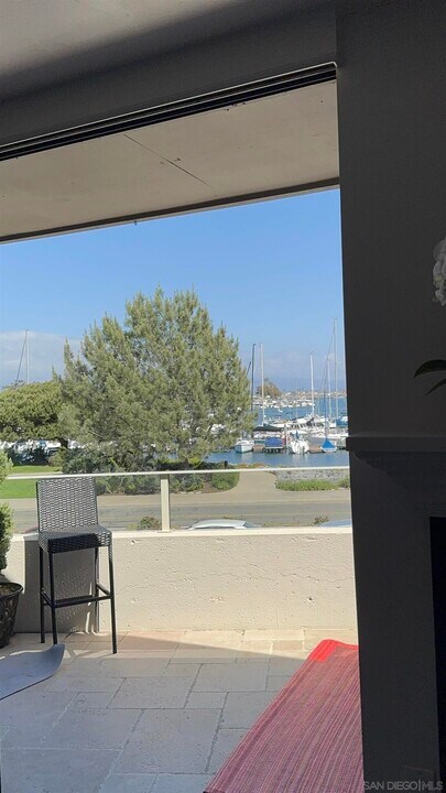 1643 Glorietta Blvd in Coronado, CA - Building Photo