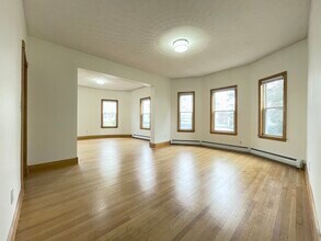 18 Ames St, Unit 1 in Worcester, MA - Building Photo - Building Photo