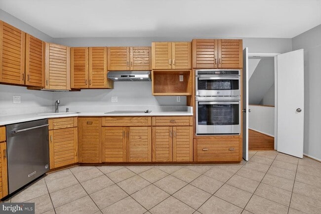 10949 Whiterim Dr in Potomac, MD - Building Photo - Building Photo