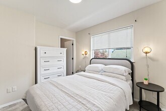 9101 Lakehurst Dr in Anchorage, AK - Building Photo - Building Photo