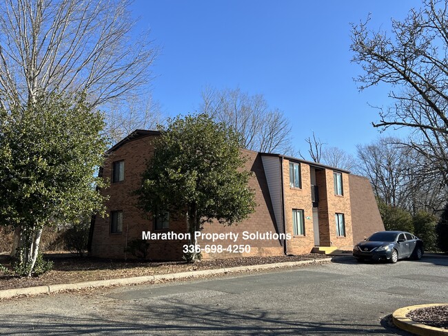 517 W Market St in Graham, NC - Building Photo - Building Photo