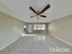 1305 E Oakwood St in Tarpon Springs, FL - Building Photo - Building Photo