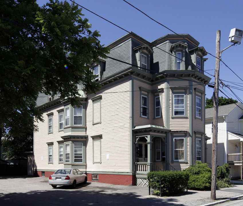 16-18 Cromwell St in Providence, RI - Building Photo