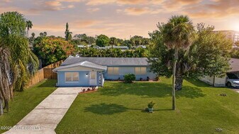 818 Hampton Way in Merritt Island, FL - Building Photo