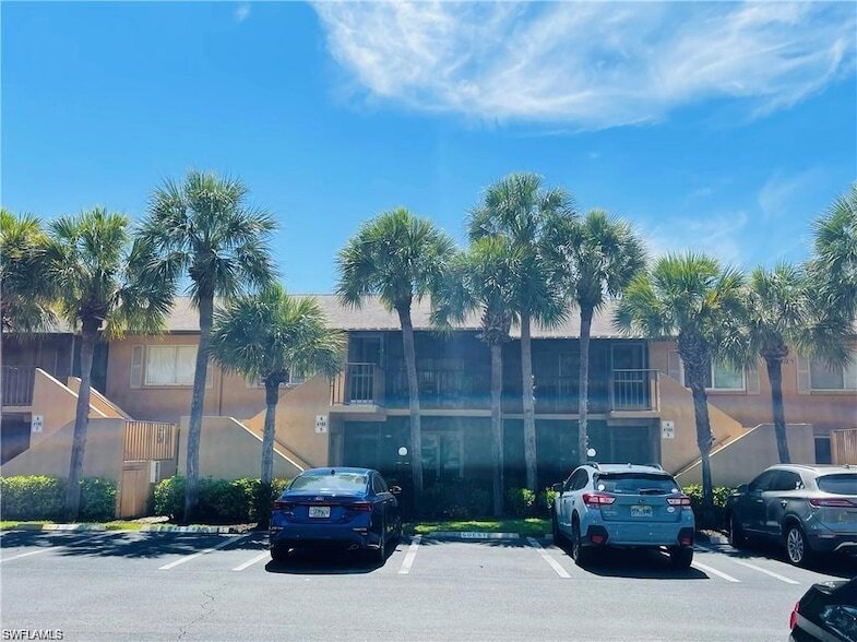 4180 Looking Glass Ln, Unit 4104 in Naples, FL - Building Photo