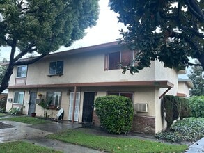 8784 Valley View St in Buena Park, CA - Foto de edificio - Building Photo