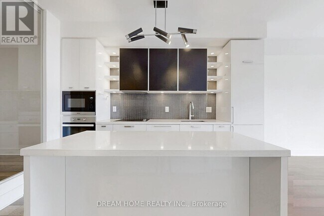 32-1332 Davenport Rd in Toronto, ON - Building Photo - Building Photo