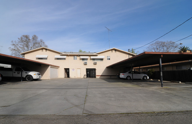 411 S School St in Lodi, CA - Building Photo - Building Photo