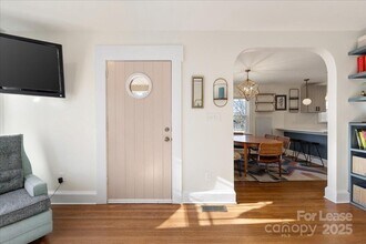 5712 Oak Dr in Charlotte, NC - Building Photo - Building Photo