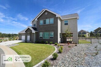 6677 Bandito Dr in Redding, CA - Building Photo - Building Photo