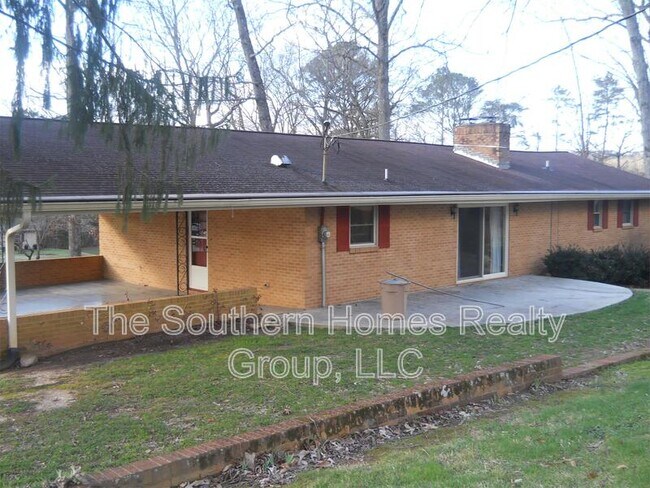 115 Co Rd 576 in Englewood, TN - Foto de edificio - Building Photo