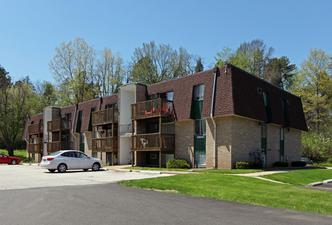 Pinecrest Apartments in Amherst, OH - Foto de edificio - Building Photo