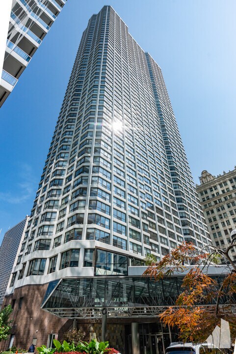 405 N WABASH, Unit 514 in Chicago, IL - Foto de edificio