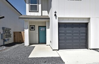 11323 Clearmine St in San Antonio, TX - Building Photo - Building Photo