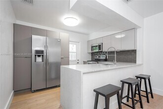 3340 NE 13th Ave-Unit -3340 in Oakland Park, FL - Foto de edificio - Building Photo