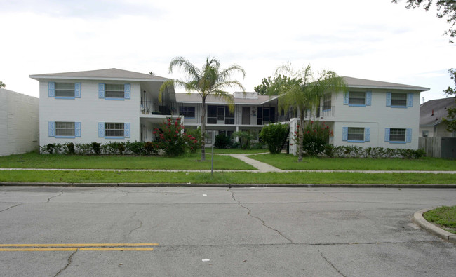 Rainbow Manor in St. Cloud, FL - Foto de edificio - Building Photo