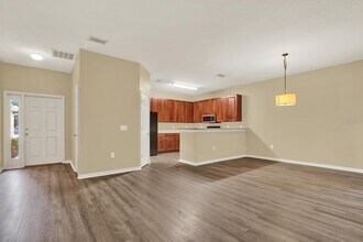 8525 Sandpiper Ridge Ave in Tampa, FL - Building Photo - Building Photo