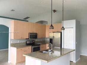 743 SW 190th Ave in Pembroke Pines, FL - Building Photo - Building Photo