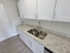 4909 Holloway Dr in Houston, TX - Building Photo - Building Photo