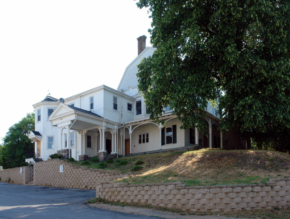 439 E Marshall St in Norristown, PA - Foto de edificio