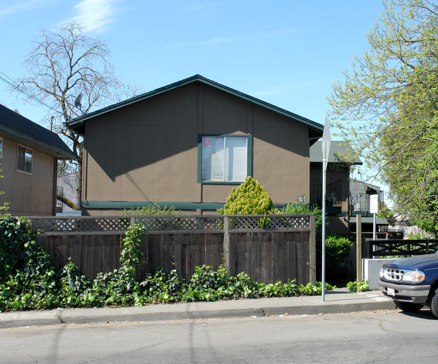 101 Olive St in Santa Rosa, CA - Building Photo