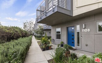 2753 Waverly Dr in Los Angeles, CA - Building Photo