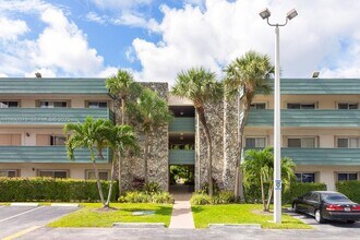 8305 SW 72nd Ave in Miami, FL - Building Photo - Building Photo